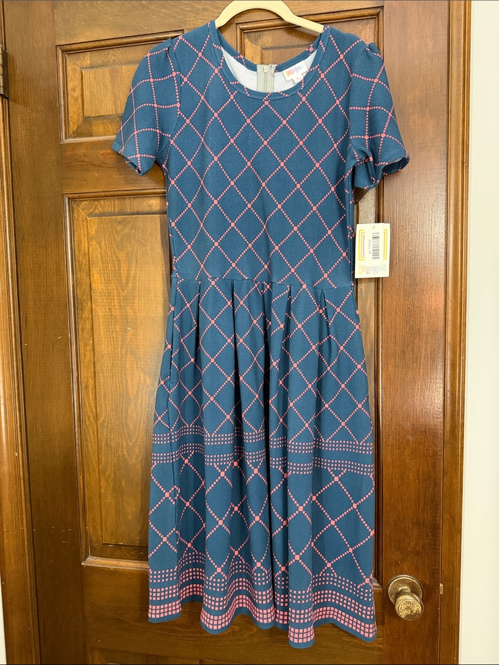 LuLaRoe Amelia NWT Medium Short-Sleeve Fit & Flare Dress - Pockets